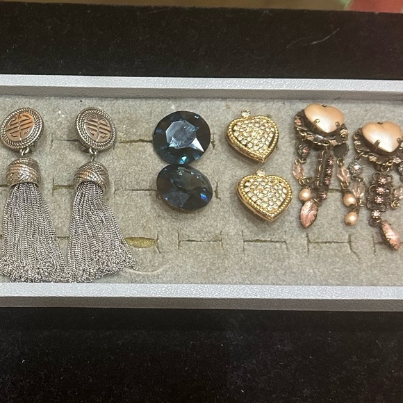 9 pairs of Vintage Clip on earrings. - Picture 2 of 13